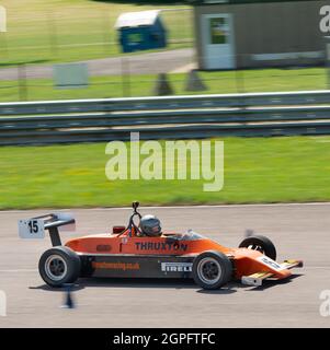 THRUXTOM,HAMPSHIRE/GROSSBRITANNIEN-JULI 17 2021: Am Samstag werden im Thruxton Motorsport Center Rennwagen von Mitgliedern der Öffentlichkeit gemietet. Stockfoto