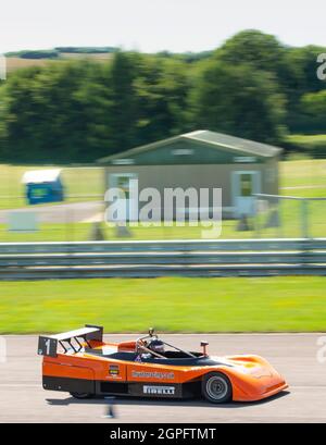 THRUXTOM,HAMPSHIRE/GROSSBRITANNIEN-JULI 17 2021: Am Samstag werden im Thruxton Motorsport Center Rennwagen von Mitgliedern der Öffentlichkeit gemietet. Stockfoto