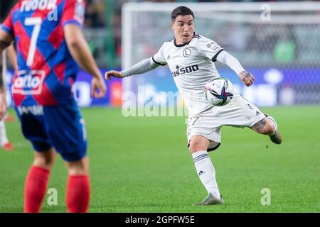 Josue Pesqueira von Legia in Aktion während des polnischen Spiels der PKO Ekstraklasa League zwischen Legia Warszawa und Rakow Czestochowa im Marschall Jozef Pilsudski Legia Warsaw Municipal Stadium.Endstand; Legia Warszawa 2:3 Rakow Czestochowa. (Foto von Mikolaj Barbanell / SOPA Images/Sipa USA) Stockfoto