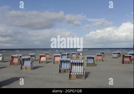 Sankt Peter-Ording (nordfriesisch St. Peter-Urden) Strand mit Strandkörben Stockfoto