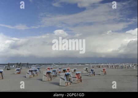 Sankt Peter-Ording (nordfriesisch St. Peter-Urden) Strand mit Strandkörben Stockfoto