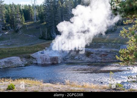 Riverside Geysir im Yellowstone National Park Stockfoto