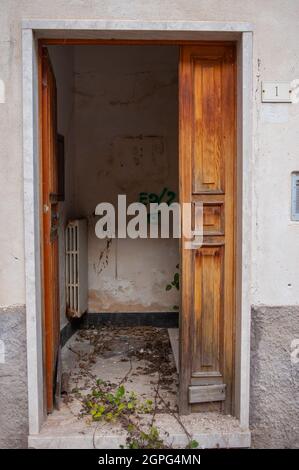 Fossa (Aq), Italien 25/09/2021: Die Stadt wurde nach dem Erdbeben verlassen. © Andrea Sabbadini Stockfoto