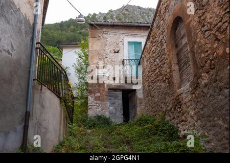 Fossa (Aq), Italien 25/09/2021: Die Stadt wurde nach dem Erdbeben verlassen. © Andrea Sabbadini Stockfoto