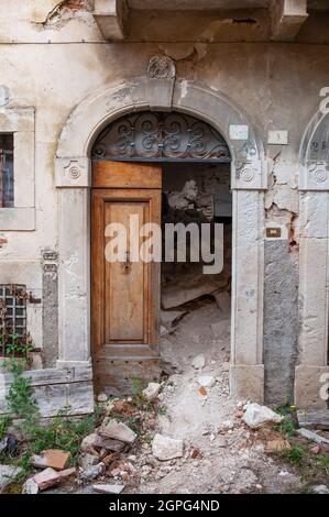 Fossa (Aq), Italien 25/09/2021: Die Stadt wurde nach dem Erdbeben verlassen. © Andrea Sabbadini Stockfoto