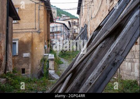 Fossa (Aq), Italien 25/09/2021: Die Stadt wurde nach dem Erdbeben verlassen. © Andrea Sabbadini Stockfoto