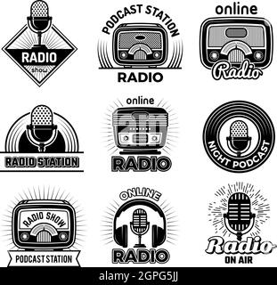 Funkausweise. Music Talking Podcast Air Streaming zeigen Radio Logos Emblem mit Headset und Mikrofone Vektor-Illustrationen Stock Vektor