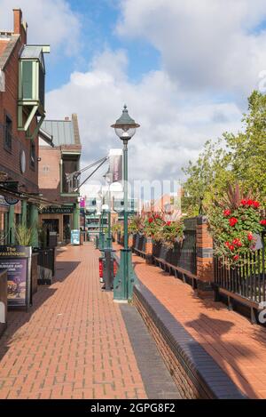 Bars und Restaurants am Canalside in Brindley Place, Birmingham, Großbritannien Stockfoto