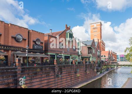 Bars und Restaurants am Canalside in Brindley Place, Birmingham, Großbritannien Stockfoto