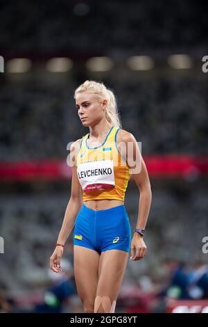 Yuliya Levchenko nimmt am Hochsprung bei den Olympischen Spielen 2020