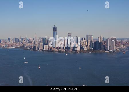 Blick von einem Hubschrauber aus auf Down Town Manhattan. New York, USA Stockfoto