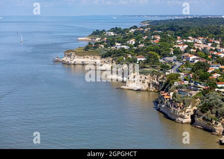 Frankreich, Charente Maritime, Meschers sur Gironde, die Côte de Beauté Klippen (Luftbild) Stockfoto