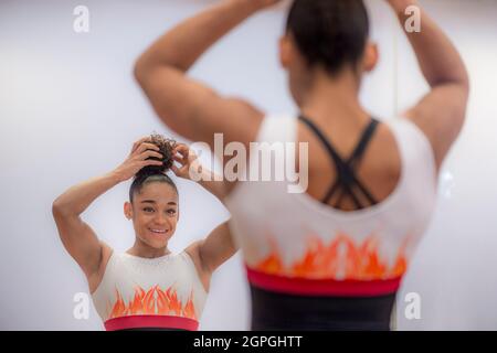 Frankreich, Loire, Saint Etienne, Turner Mélanie De Jésus Dos Santos beim Training im Pole Gym France, Turnkomplex Séraph Berland Stockfoto