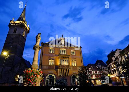 Frankreich, Bas Rhin, Obernai, Rue Gyss, Sommerabend, 6 Eimer Brunnen, Rathaus Stockfoto