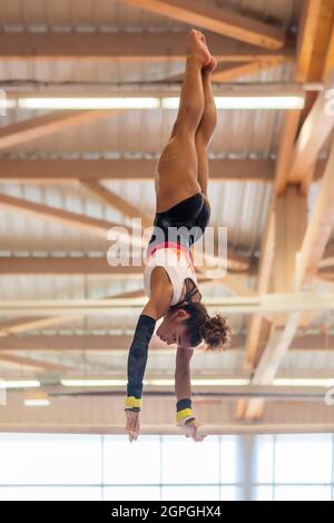 Frankreich, Loire, Saint Etienne, Turner Mélanie De Jésus Dos Santos beim Training im Pole Gym France, Turnkomplex Séraph Berland Stockfoto