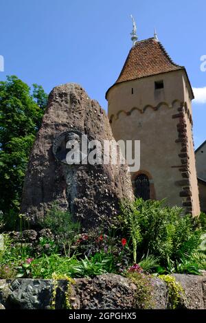 Frankreich, Bas Rhin, Obernai, der Freppel-Turm, neben der Kirche Stockfoto