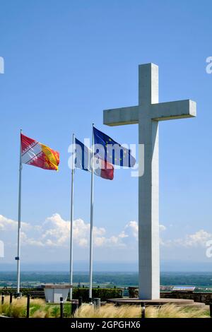 Frankreich, Bas Rhin, Obernai, Schenkenberg, Weinberg, National Memorial of the Incorporated of Force, Kreuz, belvedere, Blick auf die Stadt Stockfoto