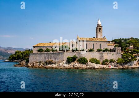 Kroatien, Dalmatien, die Inseln der Elaphiten, die Insel Lopud, die Kirche der Heiligen Maria und das Franziskanerkloster Stockfoto