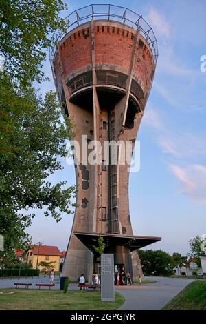 Kroatien, Slawonien, Vukovar, der Wasserturm, Symbol des Widerstands der Stadt gegen den Feind während der Belagerung von Vukovar im Jahr 1991, traf mehr als 600 Mal in 3 Monaten, jetzt ein Denkmal Stockfoto