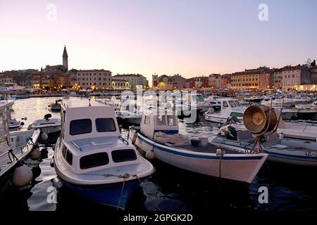 Kroatien, Istrien, Adriaküste, Rovinj, der Hafen in der Altstadt Stockfoto