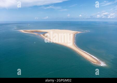 Frankreich, Gironde, Le Verdon sur Mer, Leuchtturm von Cordouan, UNESCO-Weltkulturerbe und l'Ile sans Nom in der Mündung der Gironde (Luftaufnahme) Stockfoto