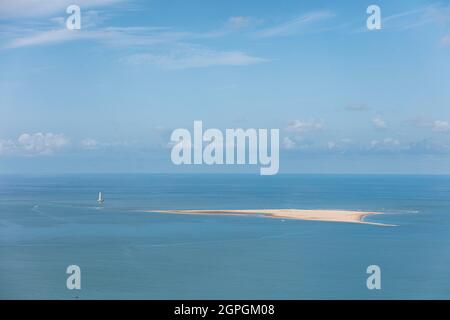 Frankreich, Gironde, Le Verdon sur Mer, Leuchtturm von Cordouan, UNESCO-Weltkulturerbe und l'Ile sans Nom in der Mündung der Gironde (Luftaufnahme) Stockfoto