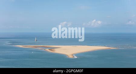 Frankreich, Gironde, Le Verdon sur Mer, Leuchtturm von Cordouan, UNESCO-Weltkulturerbe und l'Ile sans Nom in der Mündung der Gironde (Luftaufnahme) Stockfoto