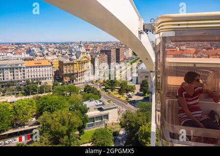 Ungarn, Budapest, von der UNESCO zum Weltkulturerbe erklärt, Deak Ferenc-Platz vom Riesenrad aus Stockfoto