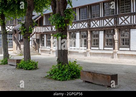 Frankreich, seine Maritime, Rouen, Aitre Saint Maclou, ehemaliges Beinhaus, erbaut während des Schwarzen Todes (Pest) von 1348 Stockfoto