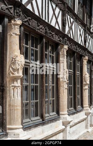 Frankreich, seine Maritime, Rouen, Aitre Saint Maclou, ehemaliges Beinhaus, erbaut während des Schwarzen Todes (Pest) von 1348 Stockfoto