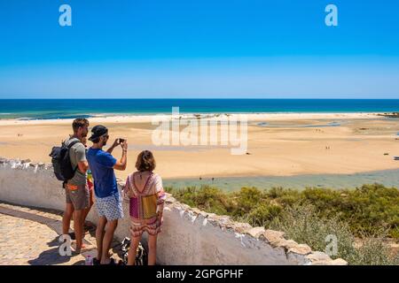 Portugal, Algarve, Tavira, Naturpark Ria Formosa, Blick von der Festung Cacela Velha Stockfoto