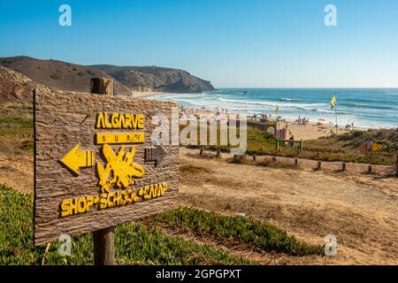 Portugal, Algarve, Westküste des Atlantiks, Praia do Amado Surfers Beach Stockfoto