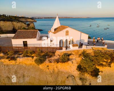 Portugal, Algarve, Veranden, Kapelle von Nossa Senhora da Rocha (Luftaufnahme) Stockfoto