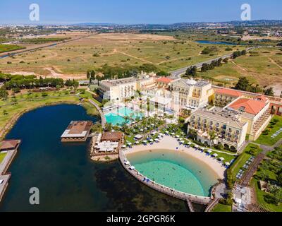 Portugal, Algarve, Vilamoura, Lake Spa, Resort (Luftaufnahme) Stockfoto