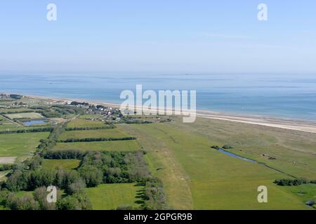 Frankreich, Manche, Sainte Marie du Mont, Utah Beach Museum (Luftbild) Stockfoto