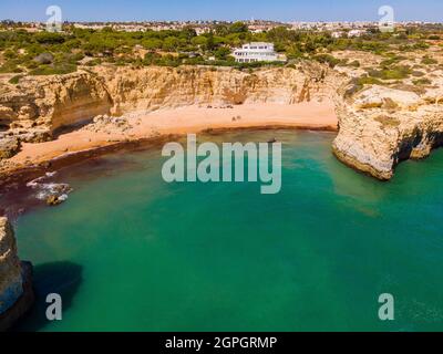 Portugal, Algarve, Albufeira, Evaristo, Praia da Ponta Grande (Luftaufnahme) Stockfoto