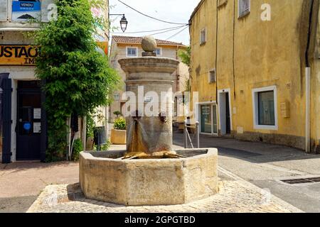 Frankreich, Vaucluse, regionaler Naturpark Mont Ventoux, Villes sur Auzon, Brunnen Stockfoto