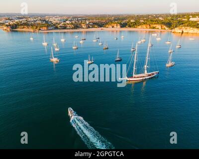 Portugal, Algarve, Ferragudo, Praia Grande (Luftaufnahme) Stockfoto