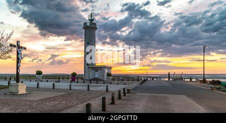Frankreich, Somme, Baie de Somme, Le Hourdel, der Leuchtturm des hourdel am frühen Morgen Stockfoto