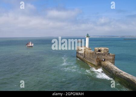 frankreich, pas de calais, boulogne sur mer, Seefest, alte Takelage auf See in der Nähe des Carnot-Deiches (Luftaufnahme) Stockfoto