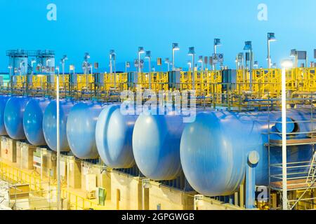 Die Umkehrosmoseanlage in einer Entsalzungsanlage. Stockfoto