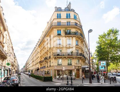 Frankreich, Paris, Alexandre Dumas Straße an der Ecke des Boulevard Voltaire Stockfoto