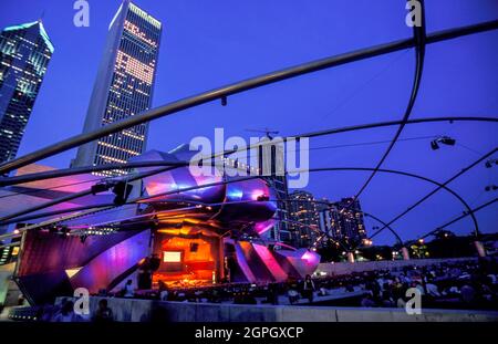 Jay Pritzker Pavilion, entworfen vom Architekten Frank Gehry, Millennium Park, Chicago, Illinois, USA Stockfoto