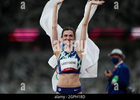 Mariya Lasitskene nimmt am Hochsprung bei den Olympischen Spielen 2020 in Tokio Teil. Stockfoto