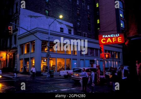 Fanelli Cafe Restaurant bei Nacht, Soho, New York, USA Stockfoto