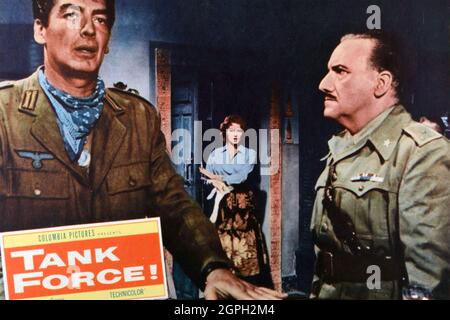 TANK FORCE aka NO TIME TO DIE 1958 Columbia Picturs Film mit Victor Reife links, Anne Aubrey und Leo Genn Stockfoto