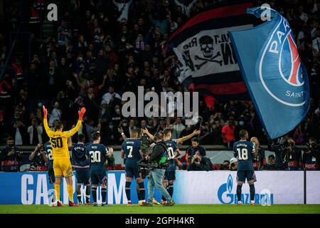 Georginio Wijnaldum, Gianluigi Donnarumma, Lionel Messi aus Paris Saint-Germain während des UEFA Champions League-Gruppenspiels zwischen Paris Saint-Germ Stockfoto