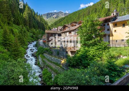 Idyllischer Anblick im schönen Dorf Saint Rhemy en Bosses, im Grossen St. Bernard-Tal. Aostatal, Italien. Stockfoto