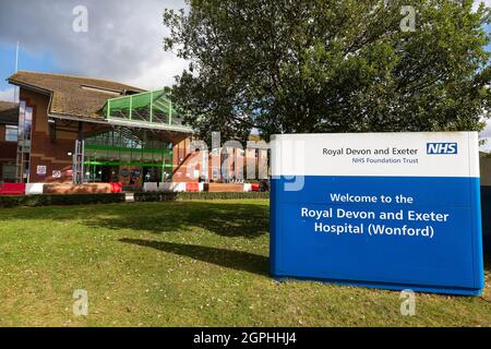 Blick auf das Royal Devon & Exeter (Wonford) Krankenhaus in Exeter, Devon. Stockfoto