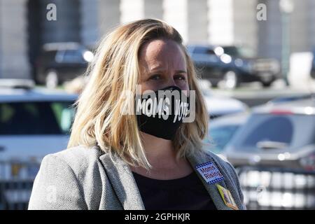 Washington, Usa. September 2021. Eine Aktivistin mit Moms Vote Maske während einer Pressekonferenz zum Women's Health Protection Act im Senate Swamp/Capitol Hill in Washington DC, USA. Kredit: SOPA Images Limited/Alamy Live Nachrichten Stockfoto